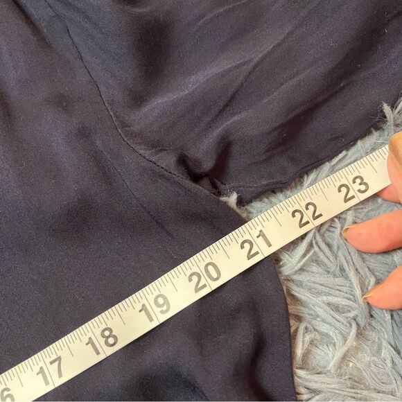 Revolve Something Navy V-Neck Button Down Blouse in Navy Night Size M - Picture 5 of 6